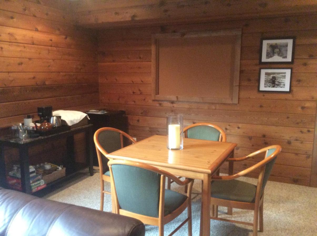 Berkie'S Bed & Breakfast Port Alberni Bagian luar foto