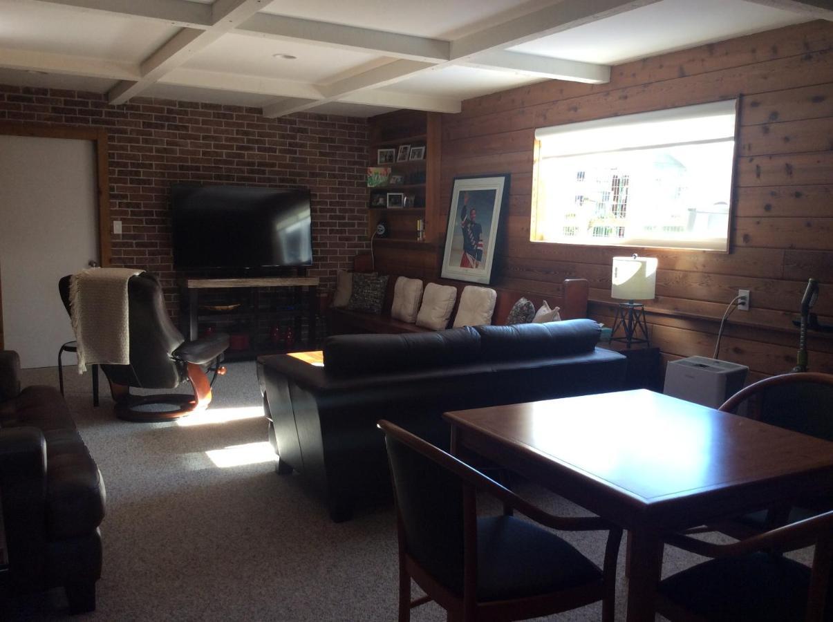 Berkie'S Bed & Breakfast Port Alberni Bagian luar foto