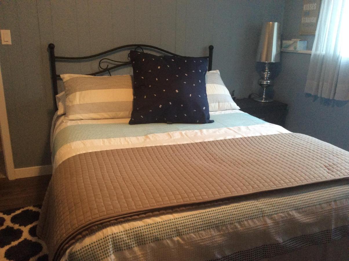 Berkie'S Bed & Breakfast Port Alberni Bagian luar foto