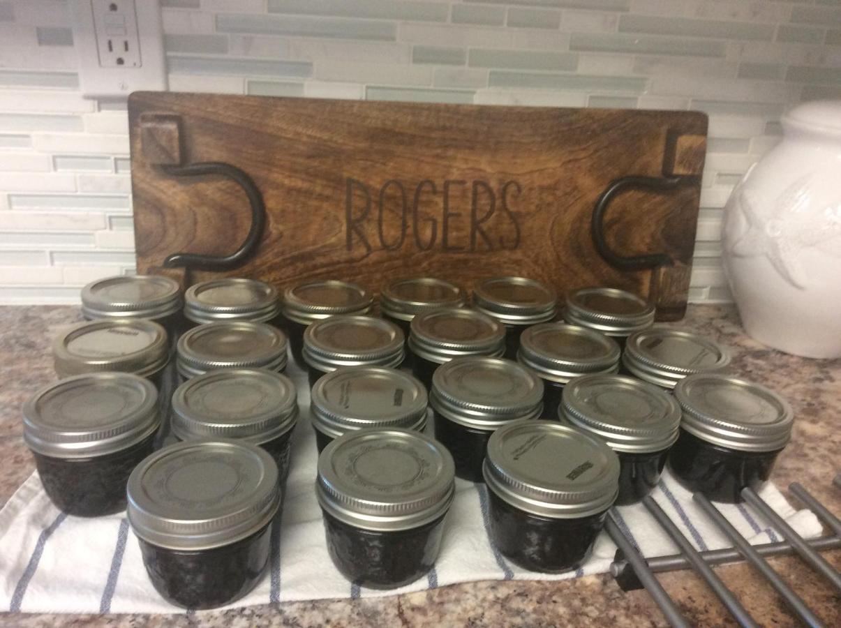 Berkie'S Bed & Breakfast Port Alberni Bagian luar foto