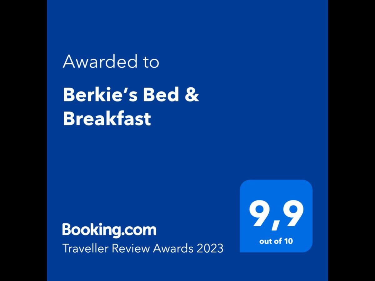 Berkie'S Bed & Breakfast Port Alberni Bagian luar foto
