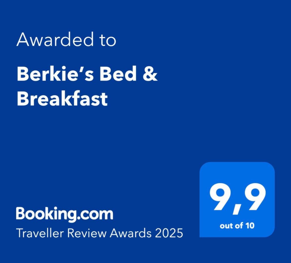 Berkie'S Bed & Breakfast Port Alberni Bagian luar foto